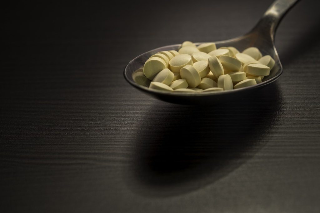 pills on a spoon, spoon, drugs-3821287.jpg